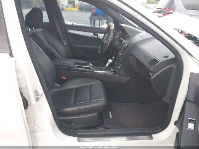 45301123 :رقم المزاد ، WDDGF54X88F069860 vin ، 2008 Mercedes-benz C 300 Luxury/sport مزاد بيع