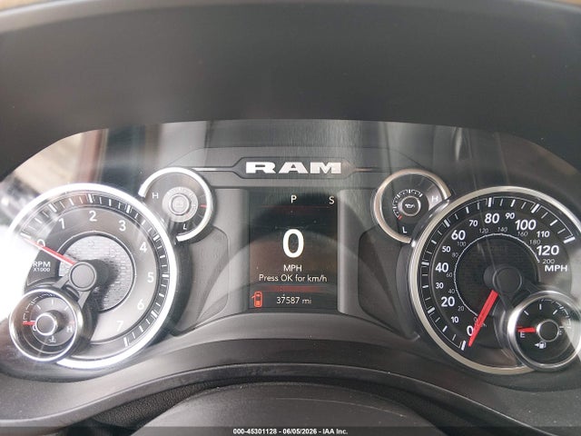 1C6SRFFT9LN310066 RAM 1500 Big Horn 4x4 5&#039;7 Box