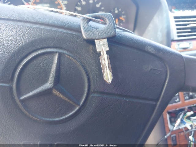 45301224 :رقم المزاد ، WDBGA42E0NA053034 vin ، 1992 Mercedes-benz 400 Se مزاد بيع