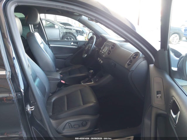 WVGAV3AX4EW109788 Volkswagen Tiguan R-line