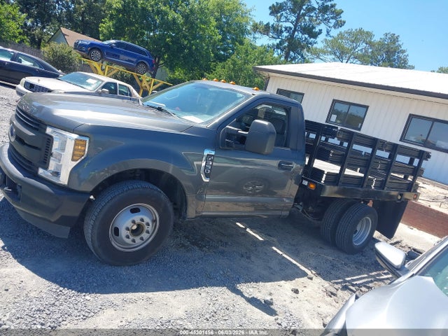 1FDRF3G66KEG53886 Ford F-350 Chassis Xl