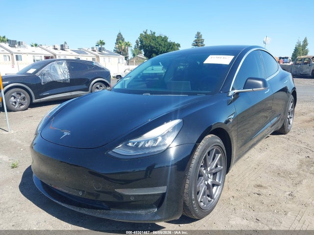 Tesla Model 3 Long Range/mid Range 2018 5YJ3E1EA6JF171635 Image 2