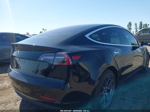 Tesla Model 3 Long Range/mid Range 2018 5YJ3E1EA6JF171635 Image 4