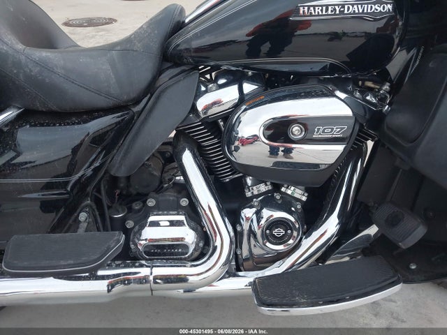 Harley-Davidson Flhtcu Ultra Classic Electra Gld 2017 1HD1FCC15HB636601 Image 8