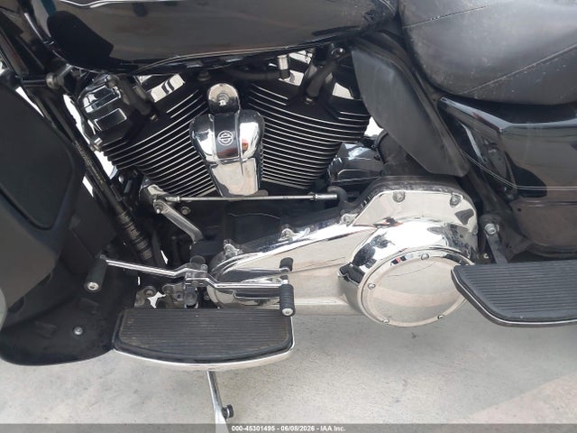 Harley-Davidson Flhtcu Ultra Classic Electra Gld 2017 1HD1FCC15HB636601 Image 9
