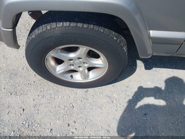 2001 Jeep Cherokee Sport მანქანა იყიდება აუქციონზე, vin: 1J4FF48S71L612177, აუქციონის ნომერი: 45301498