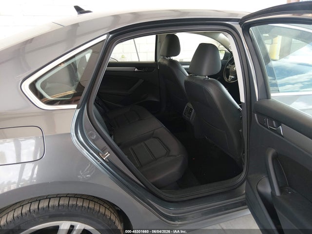 1VWBV7A33FC122240 Volkswagen Passat 2.0l Tdi Se