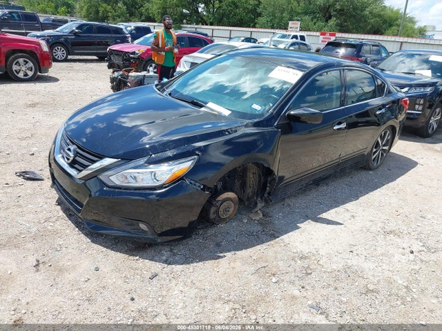 45301718 :رقم المزاد ، 1N4AL3AP0HN330962 vin ، 2017 Nissan Altima 2.5 Sr مزاد بيع