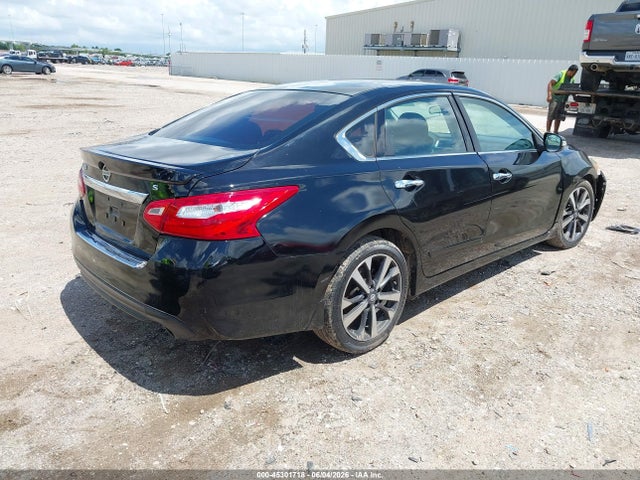 45301718 :رقم المزاد ، 1N4AL3AP0HN330962 vin ، 2017 Nissan Altima 2.5 Sr مزاد بيع