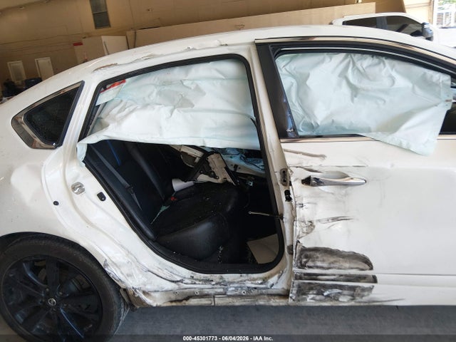 45301773 :رقم المزاد ، 1N4AL3AP1JC477261 vin ، 2018 Nissan Altima 2.5 Sr مزاد بيع