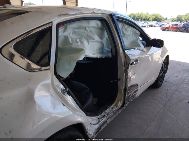 45301773 :رقم المزاد ، 1N4AL3AP1JC477261 vin ، 2018 Nissan Altima 2.5 Sr مزاد بيع