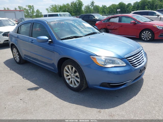 45301786 :رقم المزاد ، 1C3BC1FG4BN577425 vin ، 2011 Chrysler 200 Touring مزاد بيع