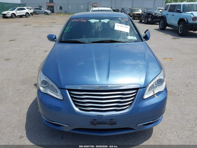 45301786 :رقم المزاد ، 1C3BC1FG4BN577425 vin ، 2011 Chrysler 200 Touring مزاد بيع