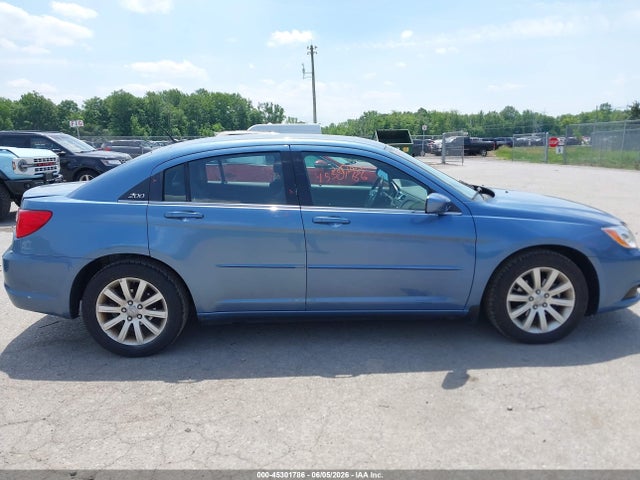 45301786 :رقم المزاد ، 1C3BC1FG4BN577425 vin ، 2011 Chrysler 200 Touring مزاد بيع