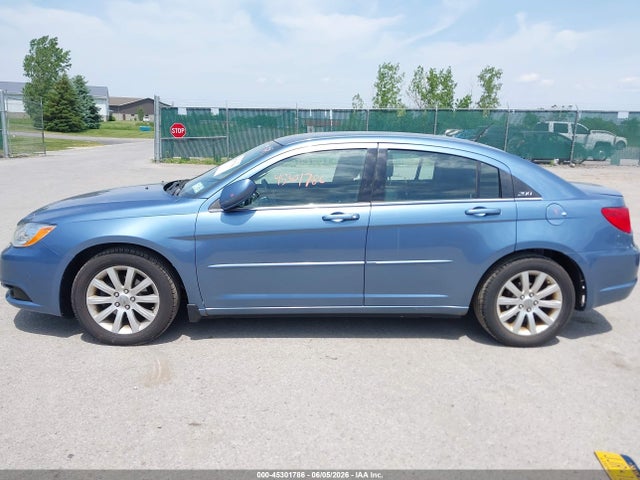 45301786 :رقم المزاد ، 1C3BC1FG4BN577425 vin ، 2011 Chrysler 200 Touring مزاد بيع