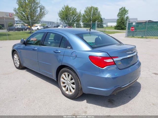 45301786 :رقم المزاد ، 1C3BC1FG4BN577425 vin ، 2011 Chrysler 200 Touring مزاد بيع