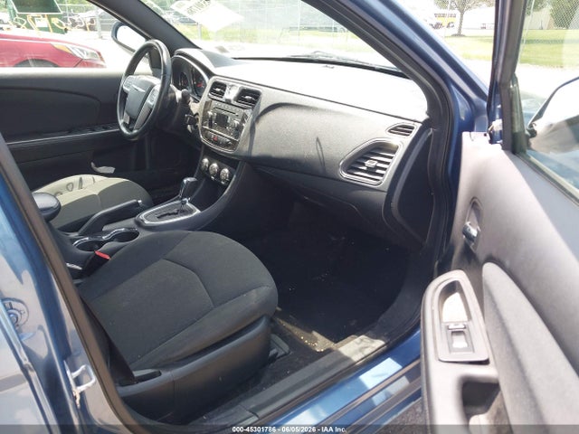45301786 :رقم المزاد ، 1C3BC1FG4BN577425 vin ، 2011 Chrysler 200 Touring مزاد بيع