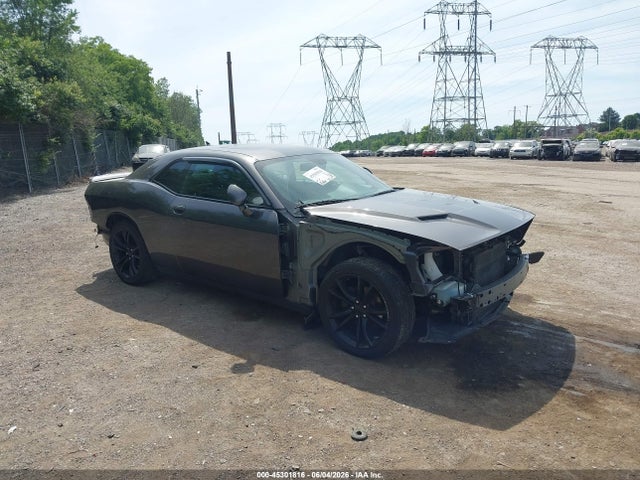 2C3CDZAG4GH137793 Dodge Challenger Sxt