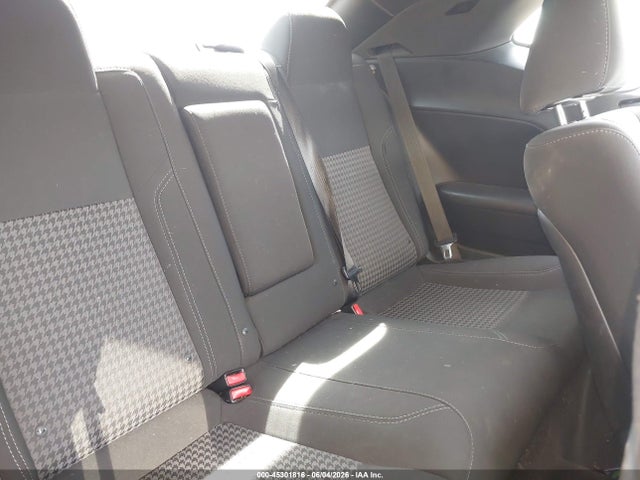 2C3CDZAG4GH137793 Dodge Challenger Sxt