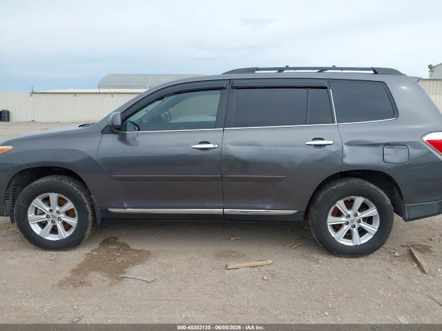 2011 Toyota Highlander Base V6 მანქანა იყიდება აუქციონზე, vin: 5TDBK3EH6BS055216, აუქციონის ნომერი: 45302130