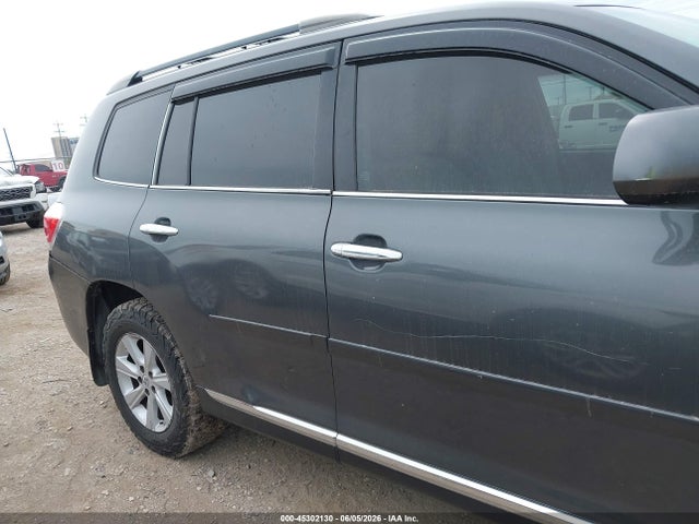 2011 Toyota Highlander Base V6 მანქანა იყიდება აუქციონზე, vin: 5TDBK3EH6BS055216, აუქციონის ნომერი: 45302130