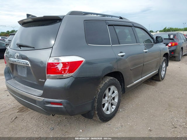 2011 Toyota Highlander Base V6 მანქანა იყიდება აუქციონზე, vin: 5TDBK3EH6BS055216, აუქციონის ნომერი: 45302130