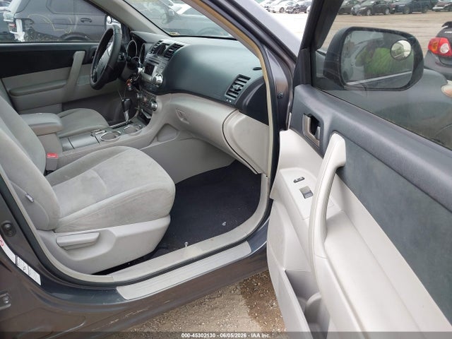 2011 Toyota Highlander Base V6 მანქანა იყიდება აუქციონზე, vin: 5TDBK3EH6BS055216, აუქციონის ნომერი: 45302130