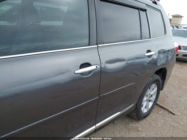 2011 Toyota Highlander Base V6 მანქანა იყიდება აუქციონზე, vin: 5TDBK3EH6BS055216, აუქციონის ნომერი: 45302130