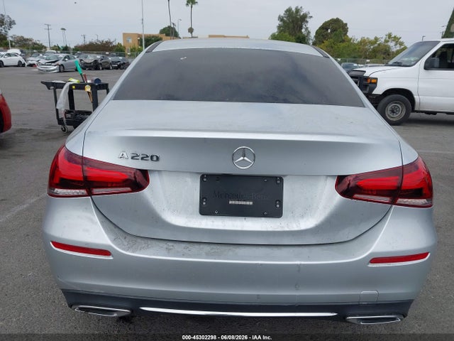 Mercedes-Benz A 220 2020 W1K3G4EB0LJ203579 Image 17