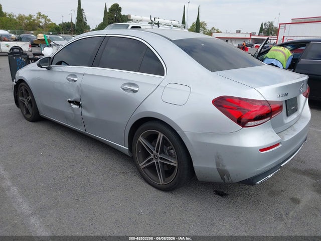 Mercedes-Benz A 220 2020 W1K3G4EB0LJ203579 Image 3