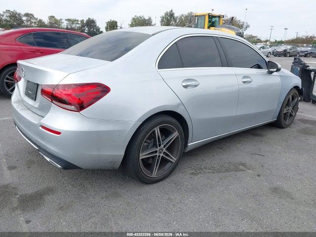 Mercedes-Benz A 220 2020 W1K3G4EB0LJ203579 Image 4