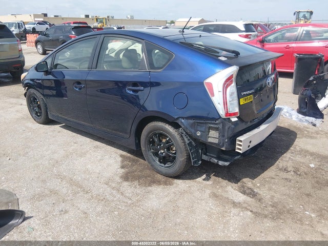 Toyota Prius Two 2015 JTDKN3DU3F0485347 Image 3