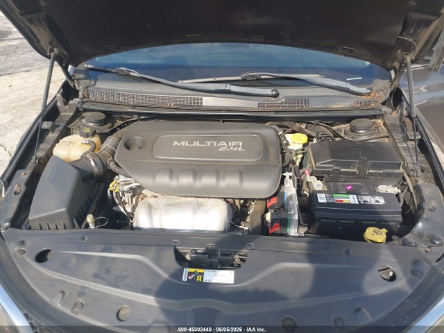 45302440 :رقم المزاد ، 1C3CCCAB5FN705432 vin ، 2015 Chrysler 200 Limited مزاد بيع