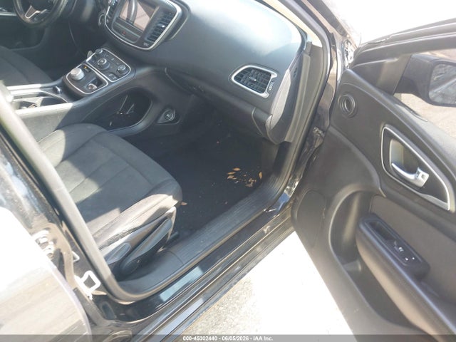 45302440 :رقم المزاد ، 1C3CCCAB5FN705432 vin ، 2015 Chrysler 200 Limited مزاد بيع
