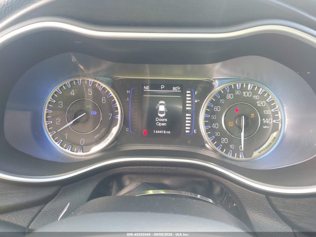 45302440 :رقم المزاد ، 1C3CCCAB5FN705432 vin ، 2015 Chrysler 200 Limited مزاد بيع
