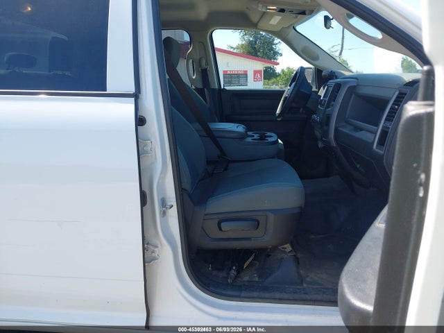1C6RR6KG7JS347283 RAM 1500 Tradesman 4x2 5&#039;7 Box