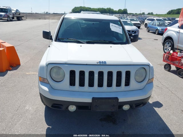 2014 Jeep Patriot Latitude მანქანა იყიდება აუქციონზე, vin: 1C4NJPFB8ED826311, აუქციონის ნომერი: 45302558