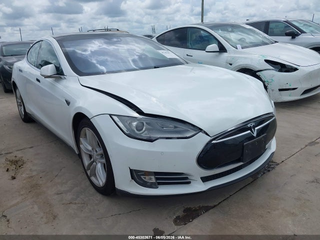 2015 Tesla Model S 60/70/85 მანქანა იყიდება აუქციონზე, vin: 5YJSA1E12FF110670, აუქციონის ნომერი: 45302671