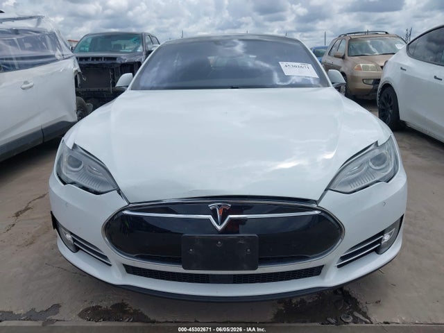 Продажа на аукционе авто 2015 Tesla Model S 60/70/85, vin: 5YJSA1E12FF110670, номер лота: 45302671