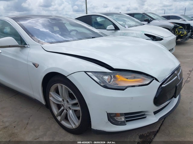 Продажа на аукционе авто 2015 Tesla Model S 60/70/85, vin: 5YJSA1E12FF110670, номер лота: 45302671