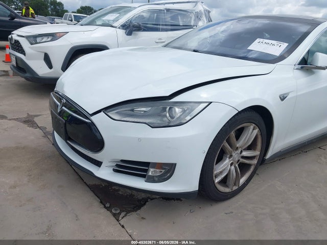 Продажа на аукционе авто 2015 Tesla Model S 60/70/85, vin: 5YJSA1E12FF110670, номер лота: 45302671