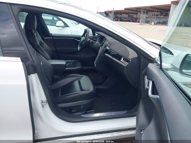 Продажа на аукционе авто 2015 Tesla Model S 60/70/85, vin: 5YJSA1E12FF110670, номер лота: 45302671