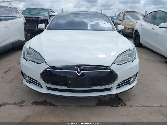 Продажа на аукционе авто 2015 Tesla Model S 60/70/85, vin: 5YJSA1E12FF110670, номер лота: 45302671