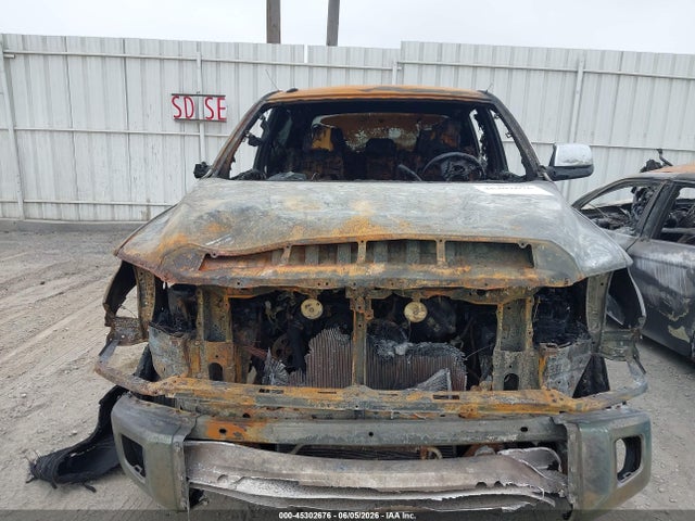 5TFEM5F12FX093501 Toyota Tundra Sr5 4.6l V8