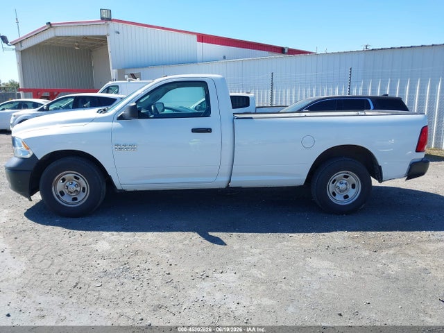 45302826 :رقم المزاد ، 3C6JR6DG8JG255407 vin ، 2018 Ram 1500 Tradesman  4x2 8' Box مزاد بيع