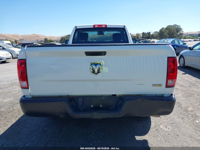 45302826 :رقم المزاد ، 3C6JR6DG8JG255407 vin ، 2018 Ram 1500 Tradesman  4x2 8' Box مزاد بيع