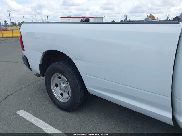 45302826 :رقم المزاد ، 3C6JR6DG8JG255407 vin ، 2018 Ram 1500 Tradesman  4x2 8' Box مزاد بيع