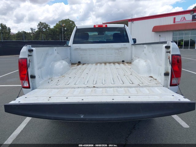 45302826 :رقم المزاد ، 3C6JR6DG8JG255407 vin ، 2018 Ram 1500 Tradesman  4x2 8' Box مزاد بيع