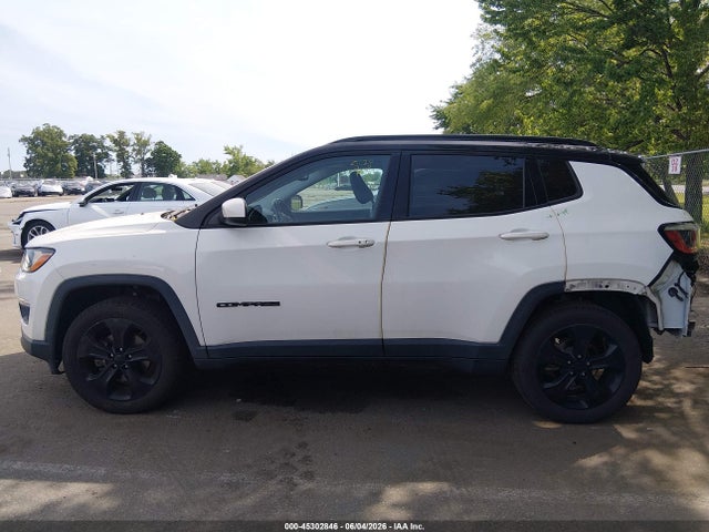 45302846 :رقم المزاد ، 3C4NJDBBXJT325719 vin ، 2018 Jeep Compass Altitude 4x4 مزاد بيع