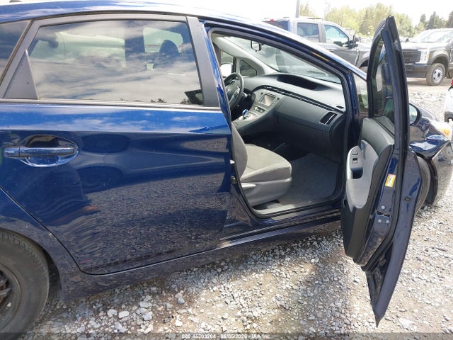 Toyota Prius Two 2014 JTDKN3DU8E1740874 Image 5